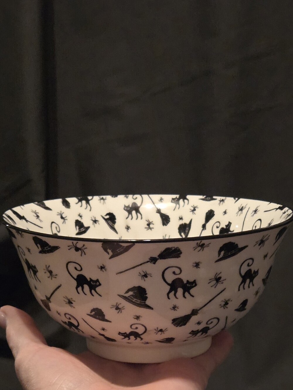 Coco Lola/Mug Shotz Set of Four White Ceramic Halloween Serving/Cereal Bowls - Picture 2 of 7